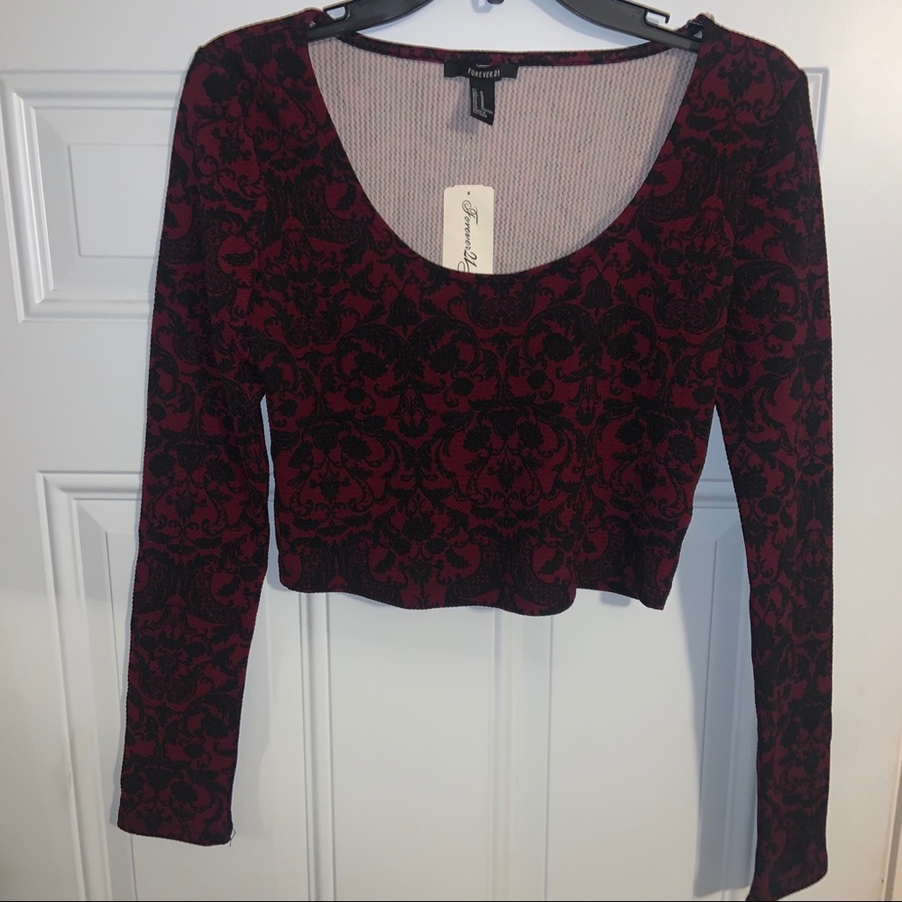 Burgundy fitted crop top. Size M